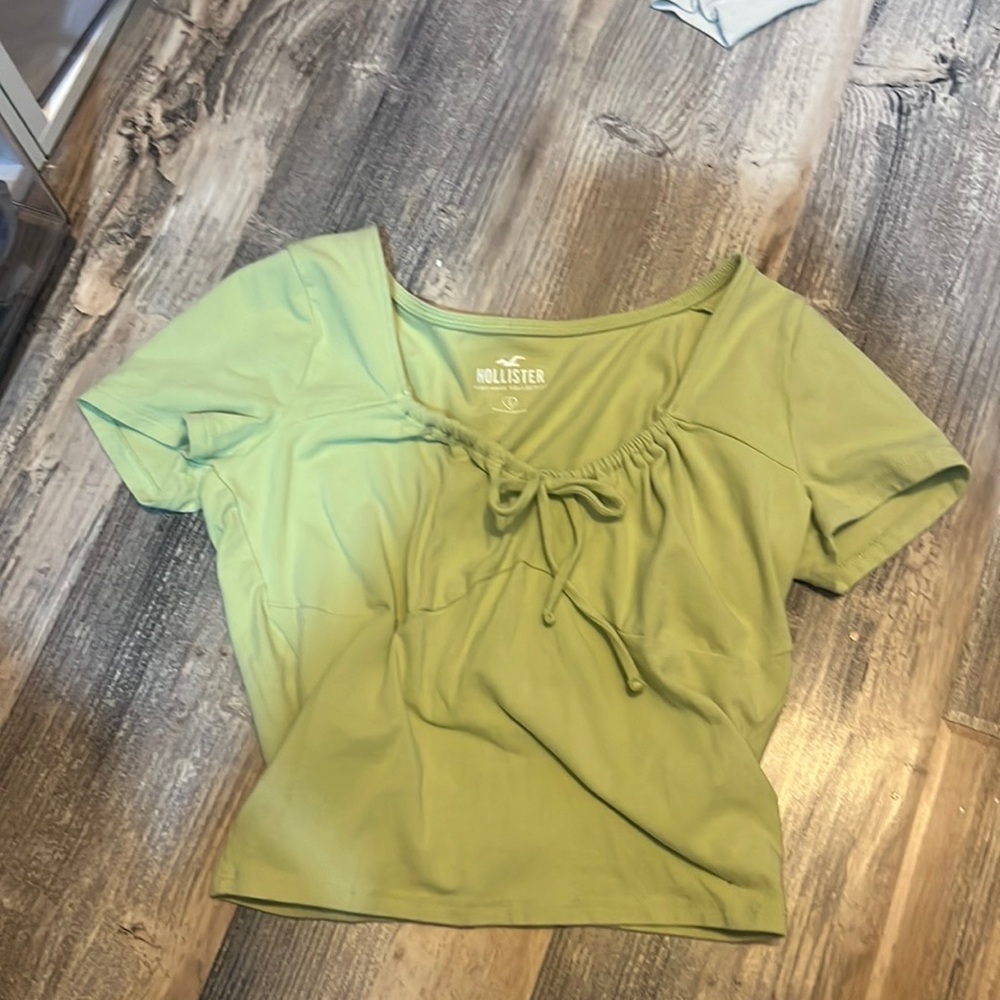Cute Green hollister top/has never been worn